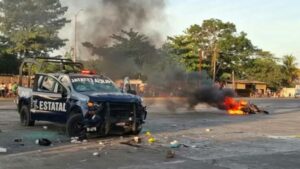 PROTESTA TERMINA CON PATRULLA QUEM∆DA TRAS FATAL ACCIDENTE EN ÁLAMO